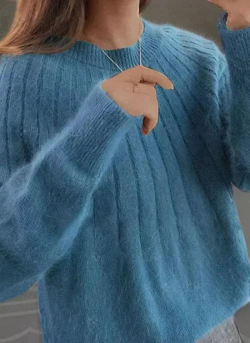 ALEXIA | ELEGANT RIBBED CREWNECK SWEATER WITH FLUFFY COLLAR